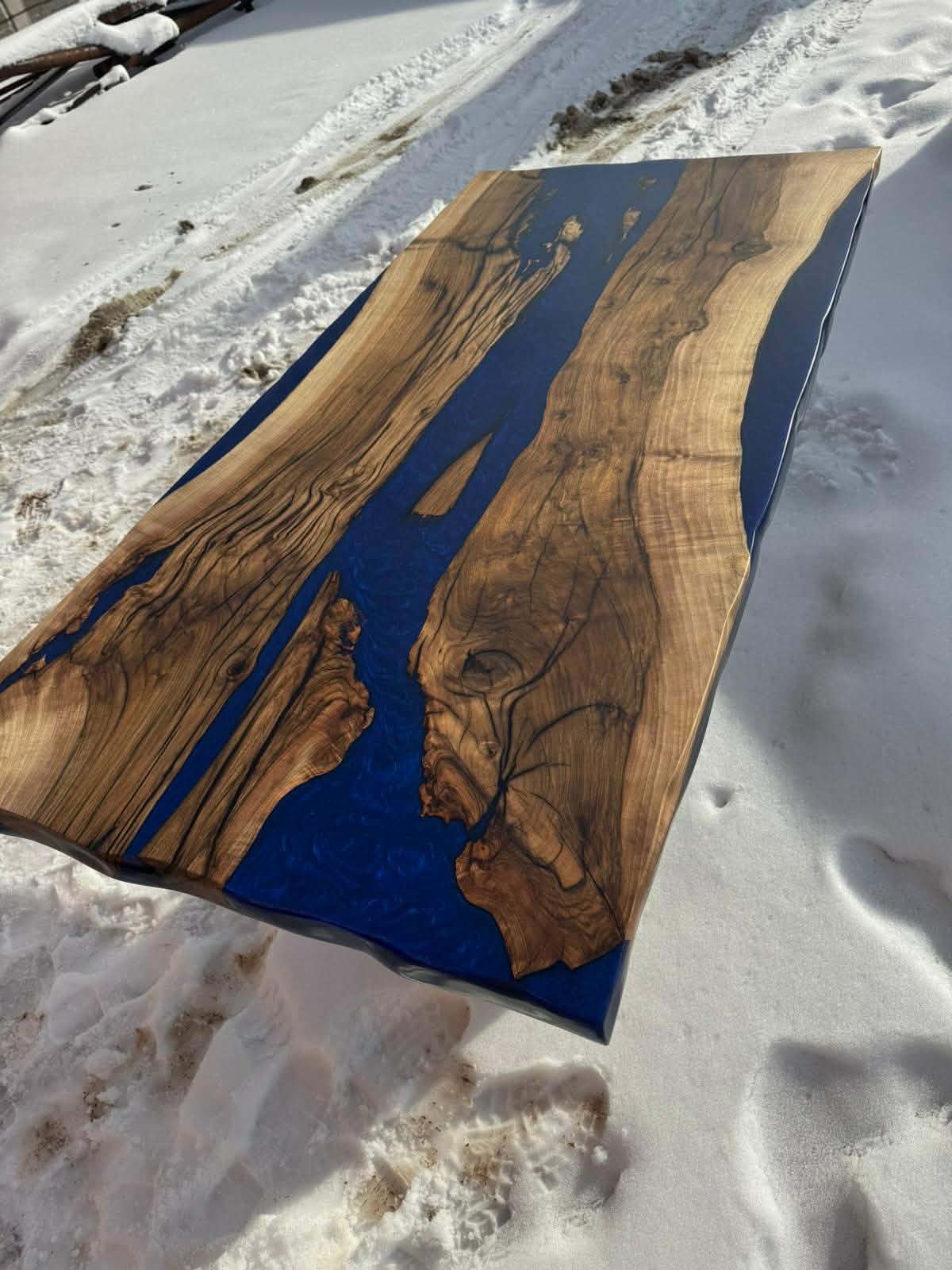 Kék epoxy fa asztal